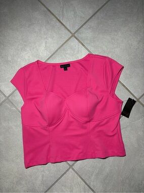 BOLD elements Hot Pink Cap-Sleeve Crop Top